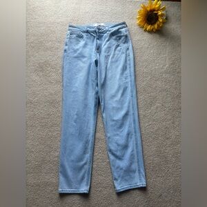 Hollister Curvy High-Rise Mom Jeans Light Wash | W29 L29